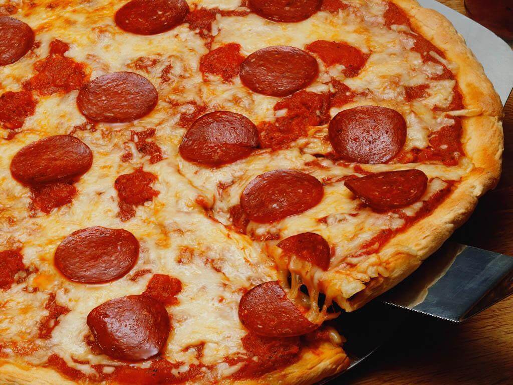 Now I want one! I love a great pepperoni pizza! source:kingstonhouseofpizza.com