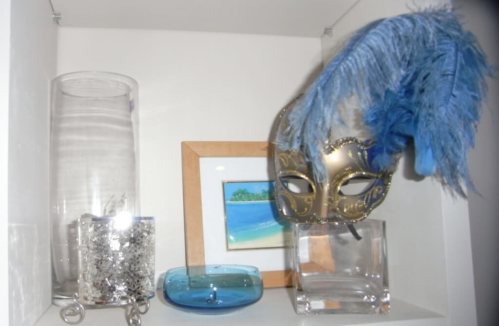 Finally a way to display my Venetian mask!