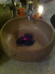 The bowl for the masseur
