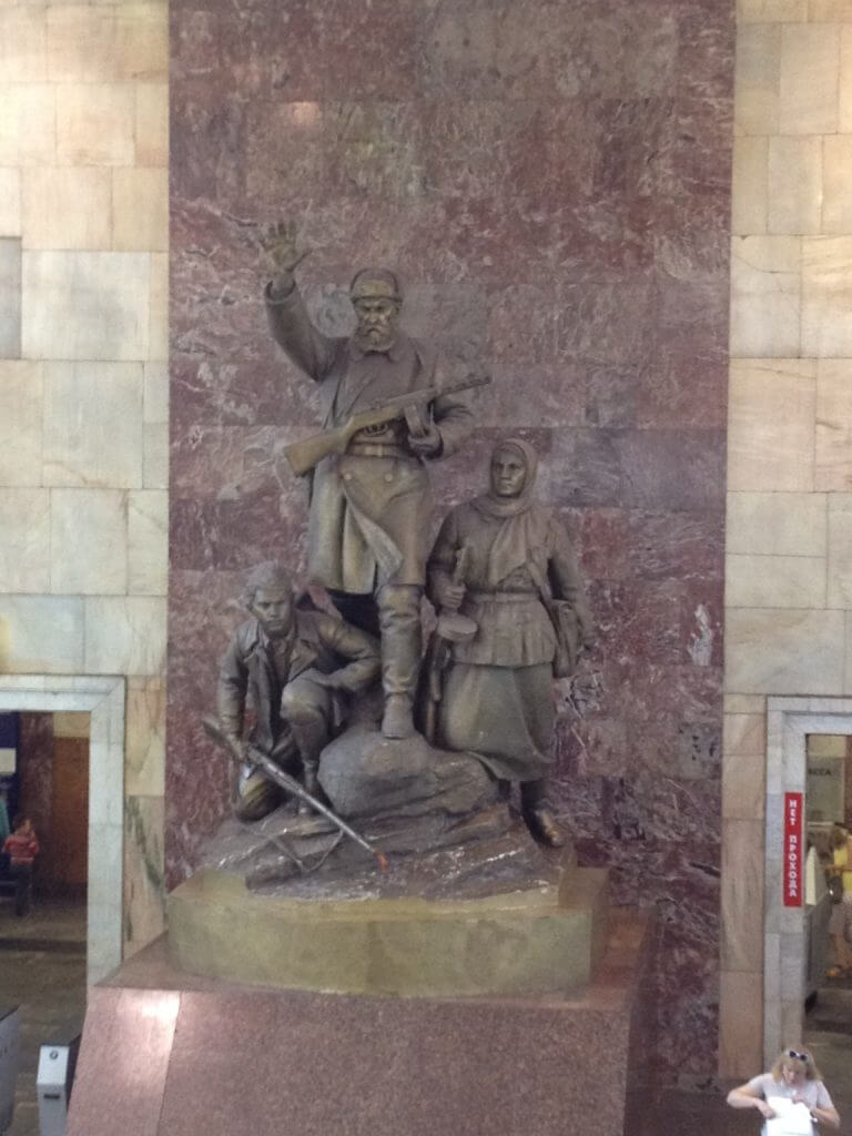 Just a little patriotic statue in your metro